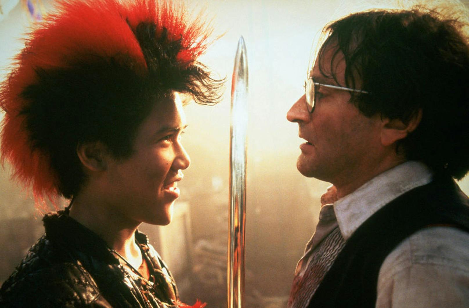 Dante Basco (li.) und Robin Williams in "Hook"