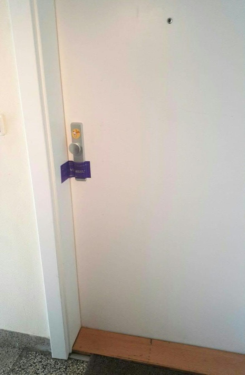 In der Wohnung hinter dieser Tür passierte die Bluttat.