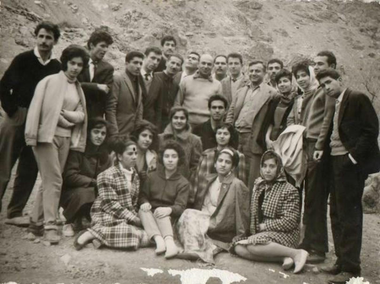 Auf diesem Bild aus den 1960er-Jahren sind sowohl Iranerinnen mit als auch solche ohne Kopftuch zu sehen.