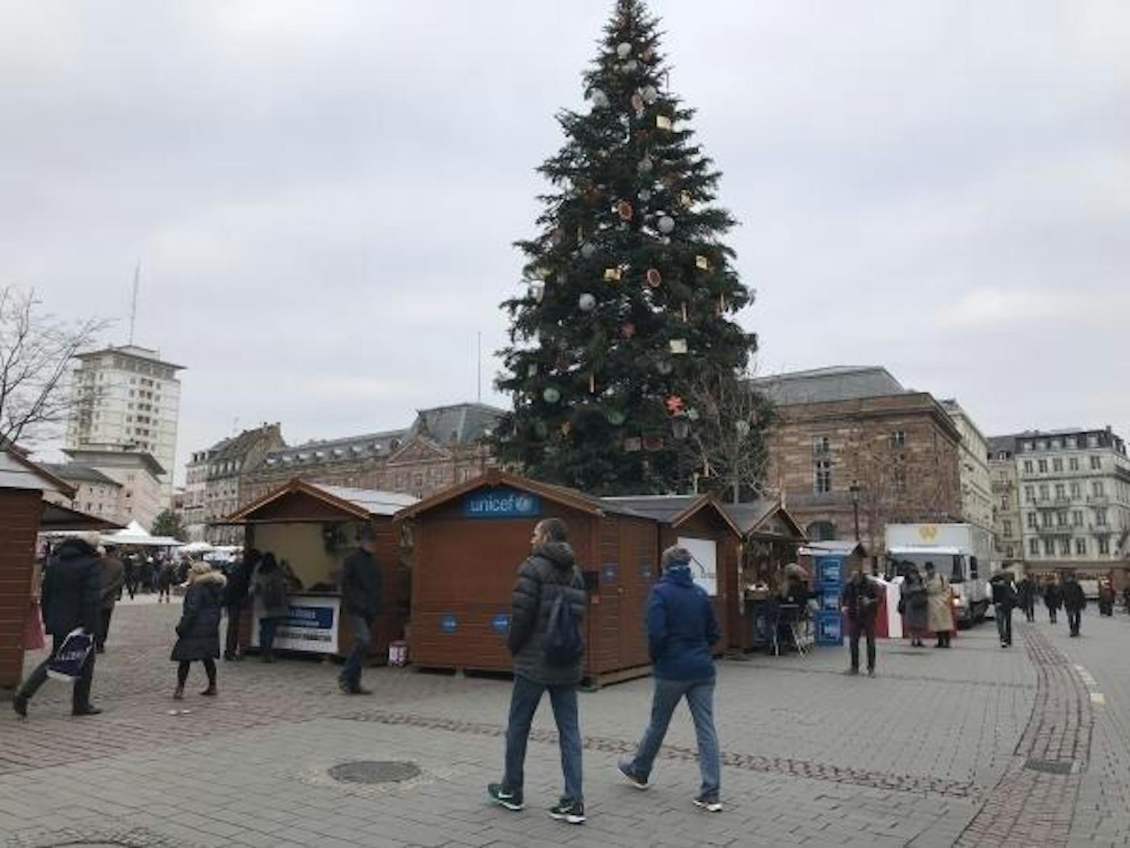 Am Freitag um 11 Uhr öffnete der Straßburger Weihnachtsmarkt wieder.