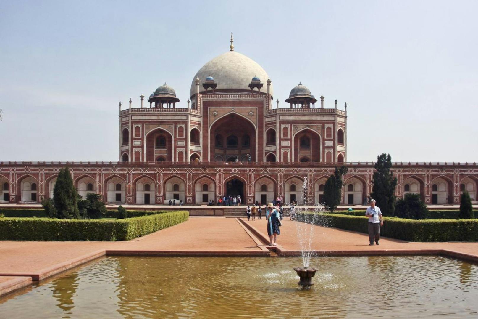 <b>Alternative:</b> Klar ist das Humayun-Grabmahl in Delhi nicht so spektakulär wie das Taj Mahal. Der Vorteil ist aber, dass Sie nicht schon um sechs Uhr morgens Schlange stehen müssen, um es zu besuchen.