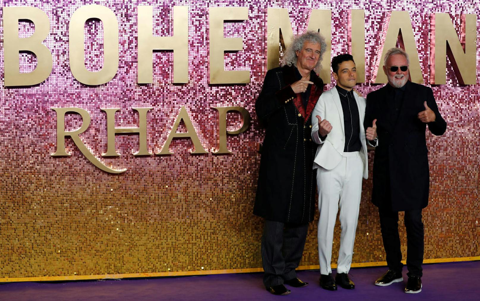 Rami Malek mit Roger Taylor und Brian May bei der Weltpremiere des Queen-Biopics "Bohemian Rhapsody" am 23. Oktober 2018 in London. 
