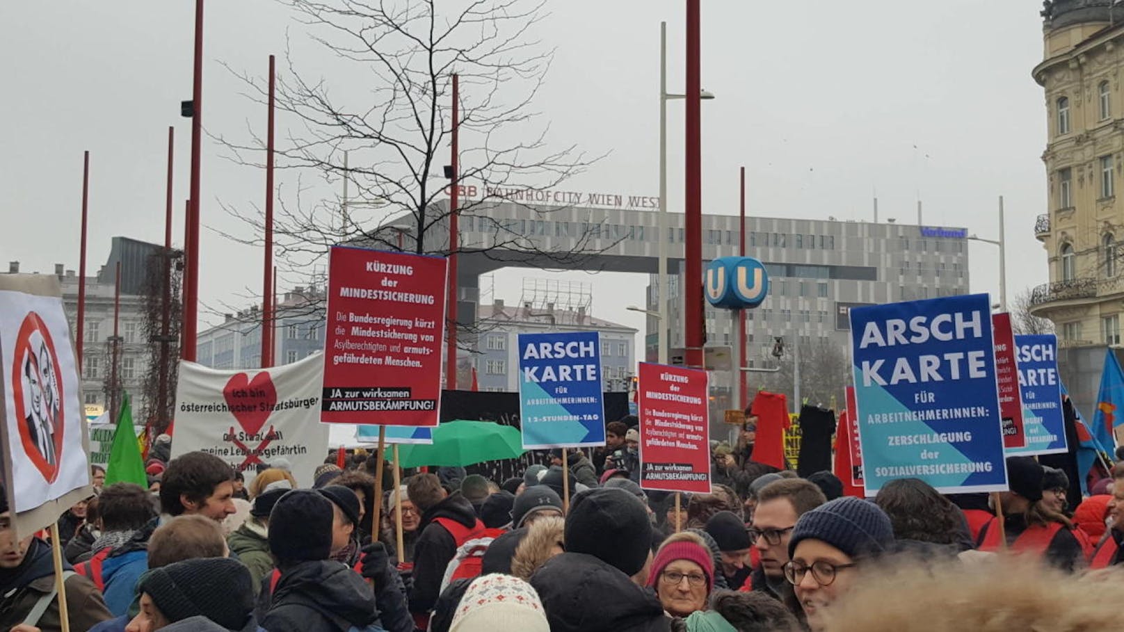 Demo in Wien am Samstag (13.1.2018): Demonstranten auf der Mariahilferstraße