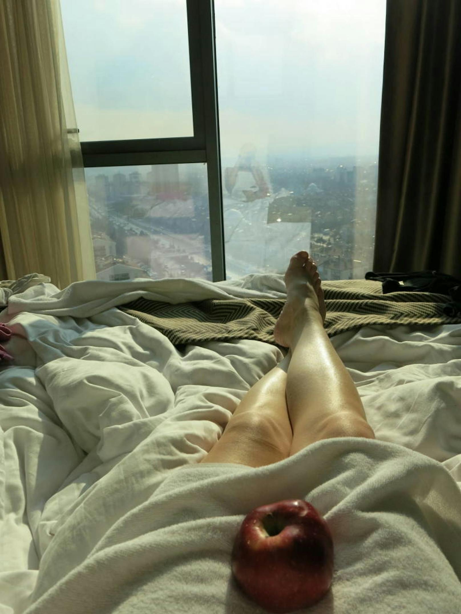 "Bei den letzten kalten Temperaturen genieße ich den Ausblick aus einem Thermenhotel im 14. Stock :)!"