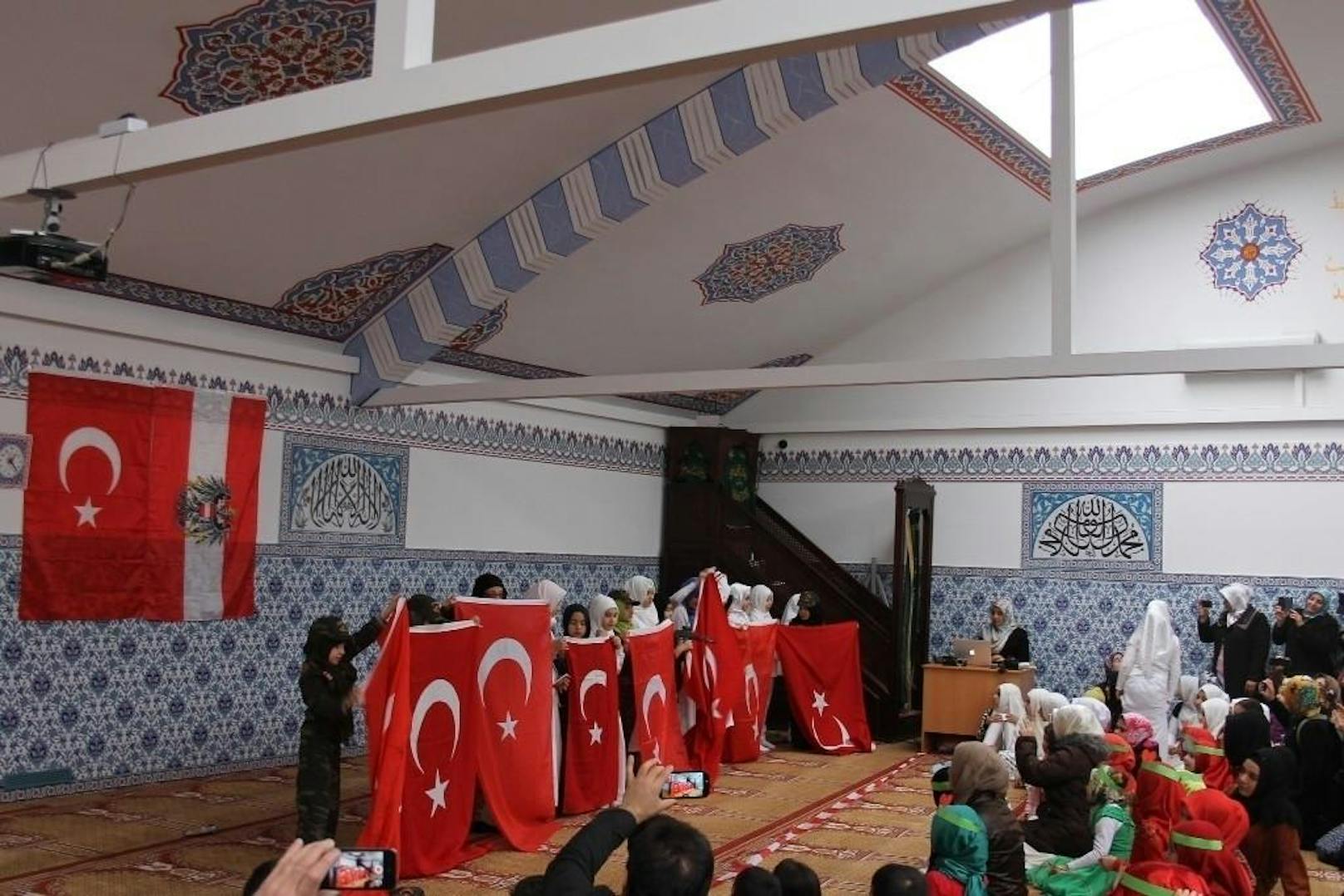 Die verstörenden Bilder aus der Atib-Moschee landeten im Netz.