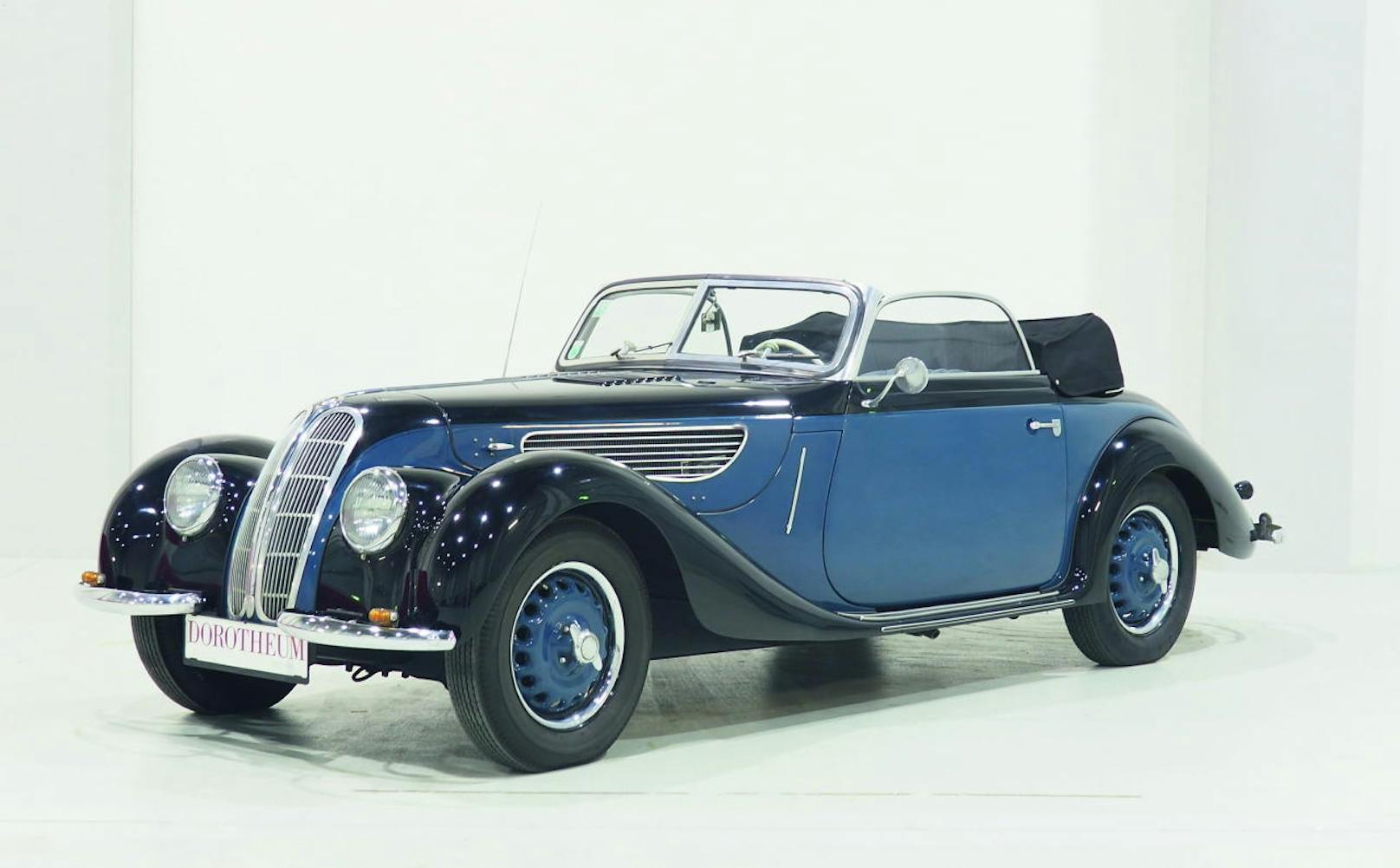 1939 BMW 327/28 Sport-Kabriolett;
Laufleistung: 36.544 km (abgelesen), Hubraum: 1.971 ccm/R6, Leistung: 80 PS, Getriebe: 4-Gang (ZF)