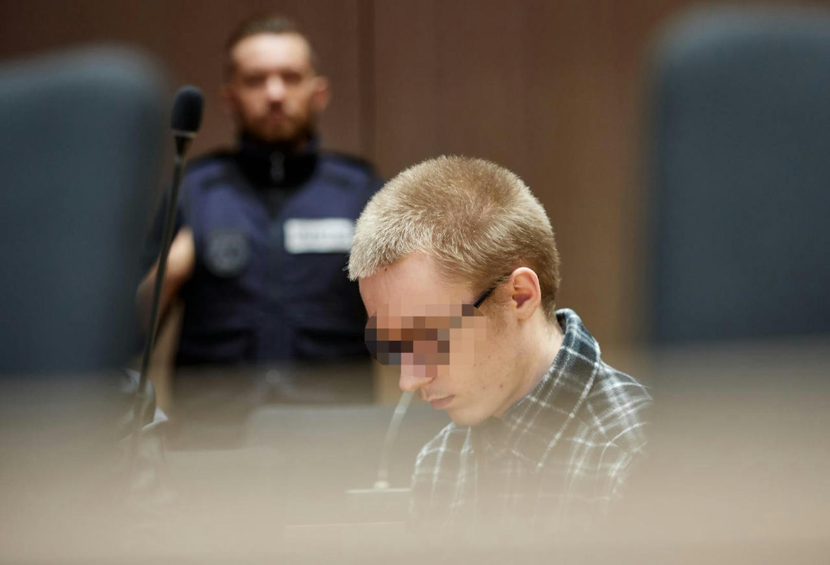 Wegen des Mordes an einem neunjährigen Nachbarjungen und einem 22-jährigen ehemaligen Schulfreund wurde der 20-jährige Marcel H. in Bochum zu lebenslanger Haft verurteilt. 