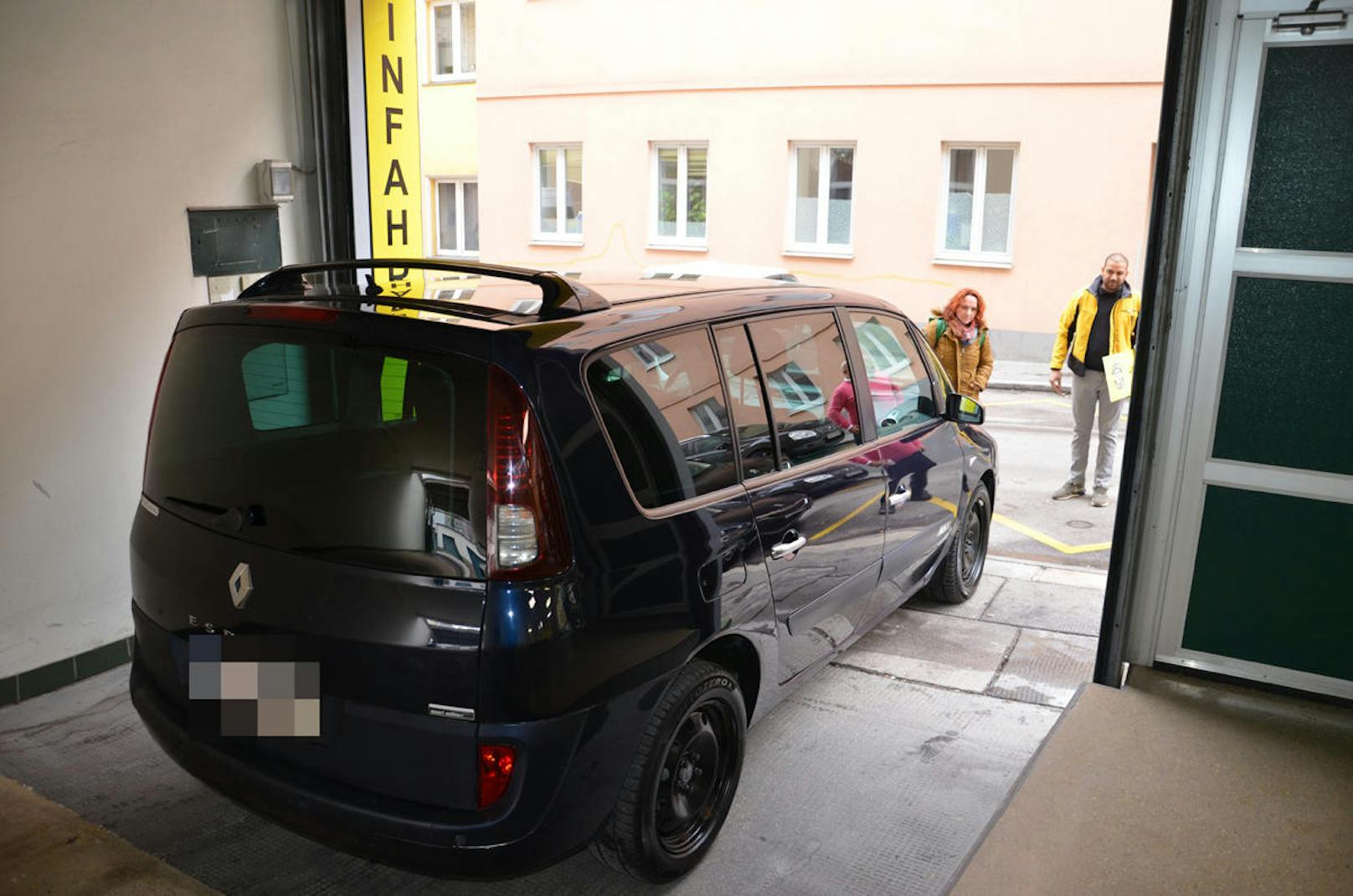 Renault Espace von Ulrike aus Wien nach der Reparatur durch Lucky Car.