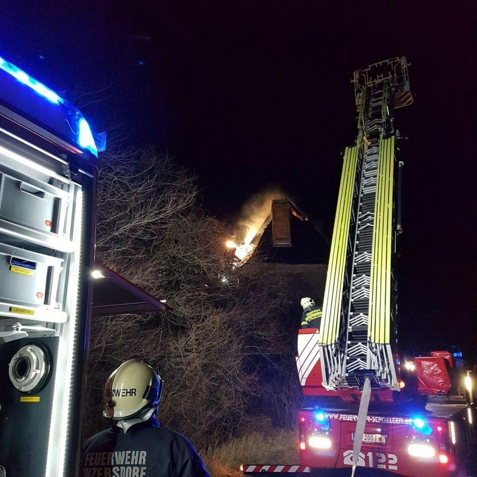 Insgesamt zehn Feuerwehren wurden zu dem Brand gerufen. 