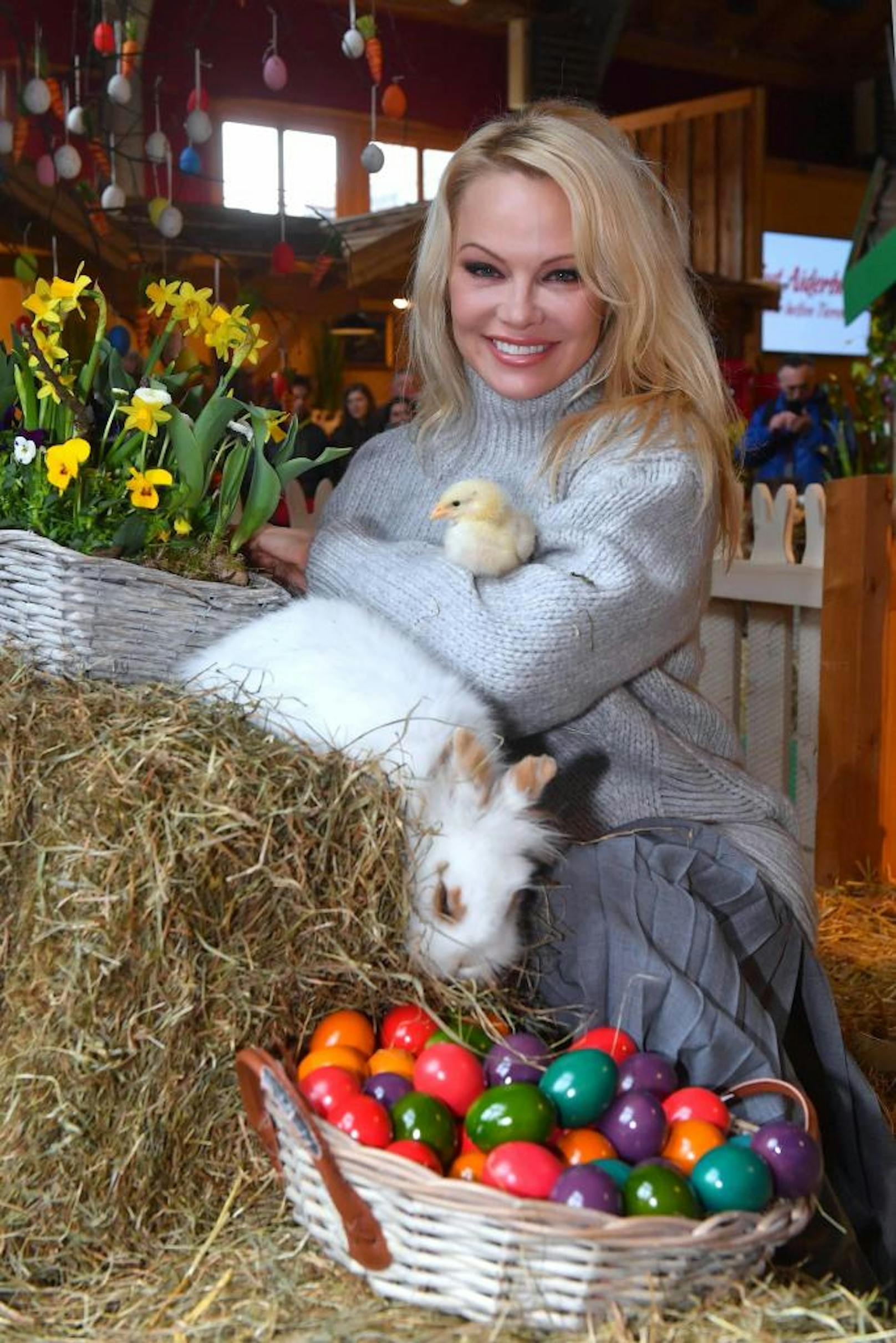 Pamela Anderson gilt als große Tierschützerin und engagiert sich seit 2003 für Gut Aiderbichl