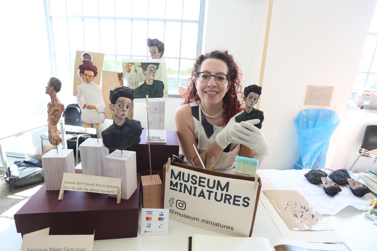 Lucretia Schmidts Skulpturen sind von der Konzeption bis zur Lackierung handgemacht!