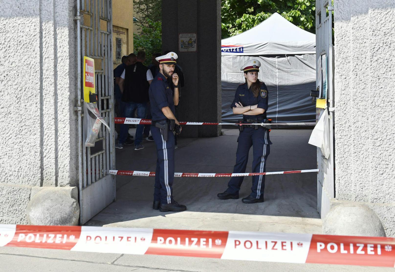 In einer Wohnhausanlage in der Heiligenstädter Straße 11-25 in Wien-Döbling ist am Samstag 12. Mai eine Leiche in einem Mistkübel entdeckt worden.