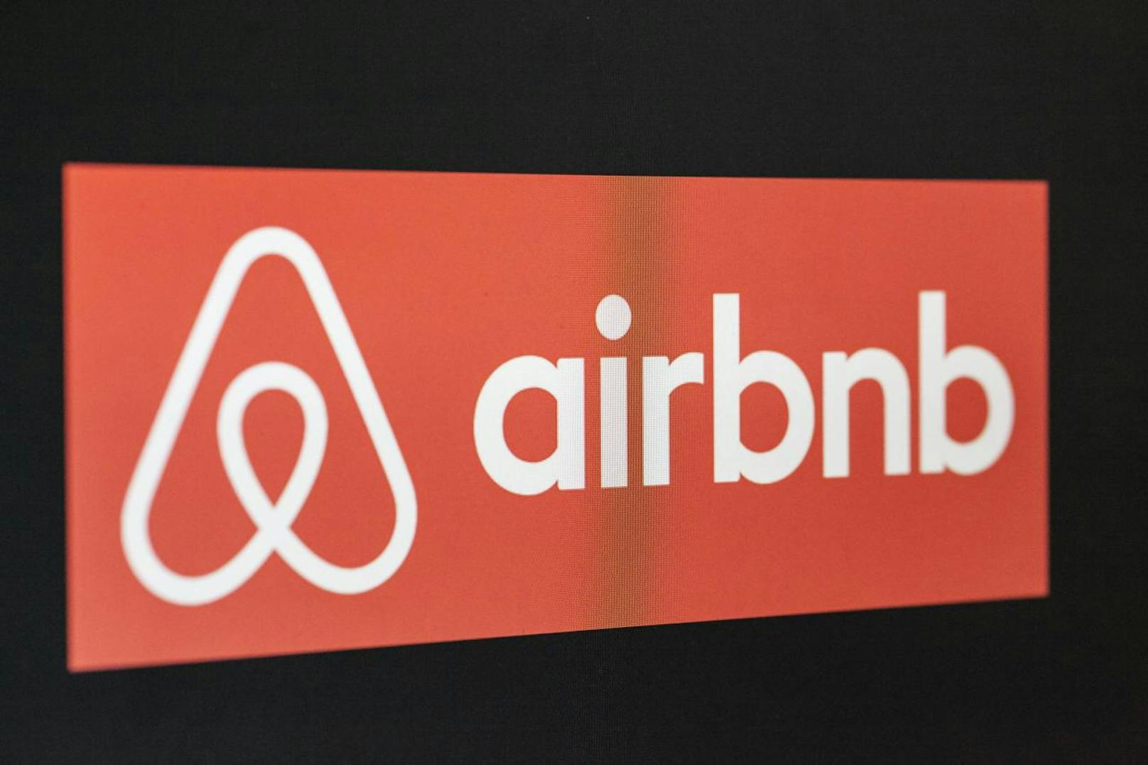 Die Wohnungsplattform Airbnb steht schon länger in Kritik.
