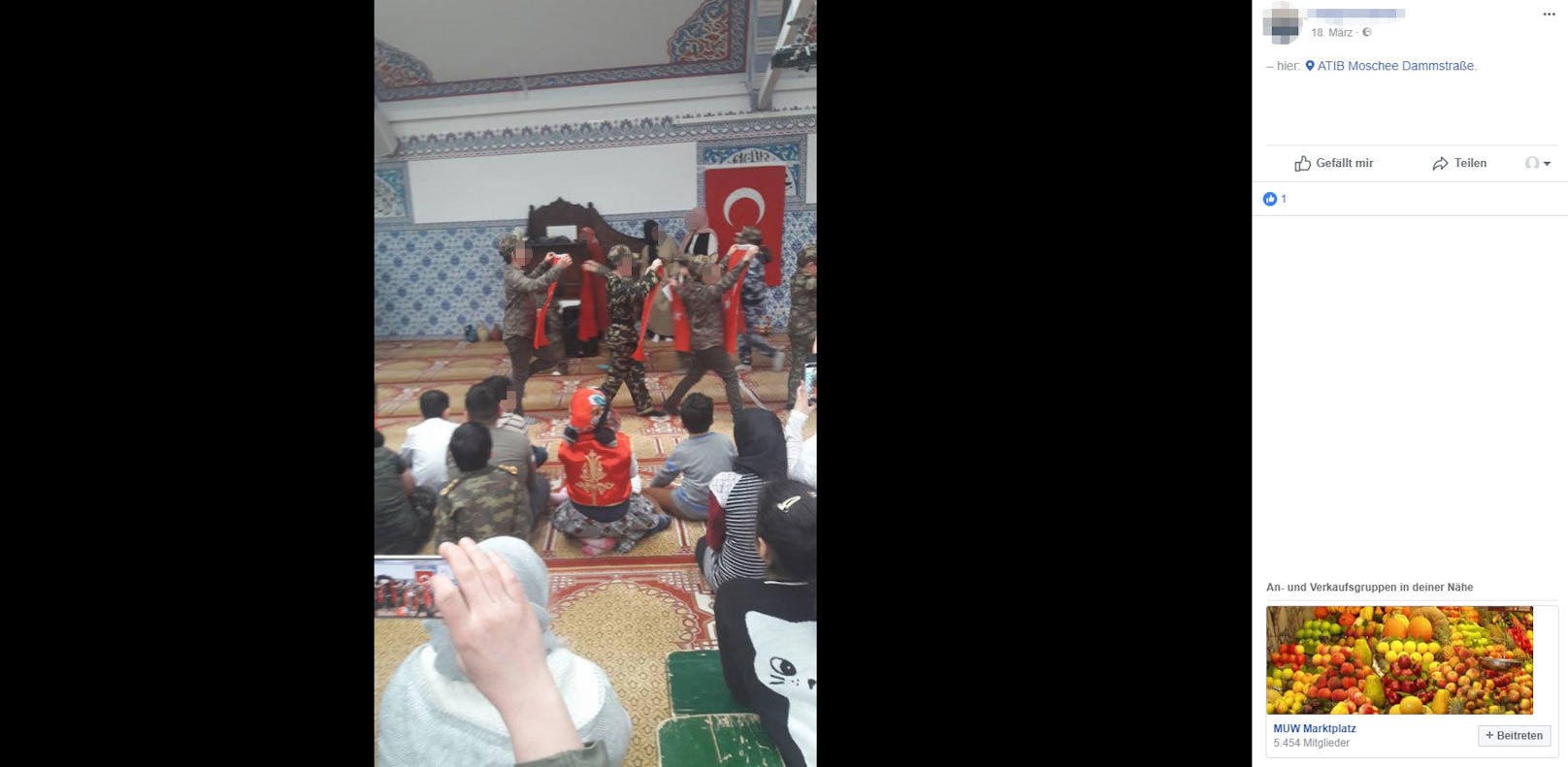In der von ATIB betriebenen Moschee in der Brigittenauer Dammstraße mussten Kinder in Militäruniformen und mit türkischen Flaggen exerzieren. Kleine Mädchen mussten dabei Kopftuch tragen. 