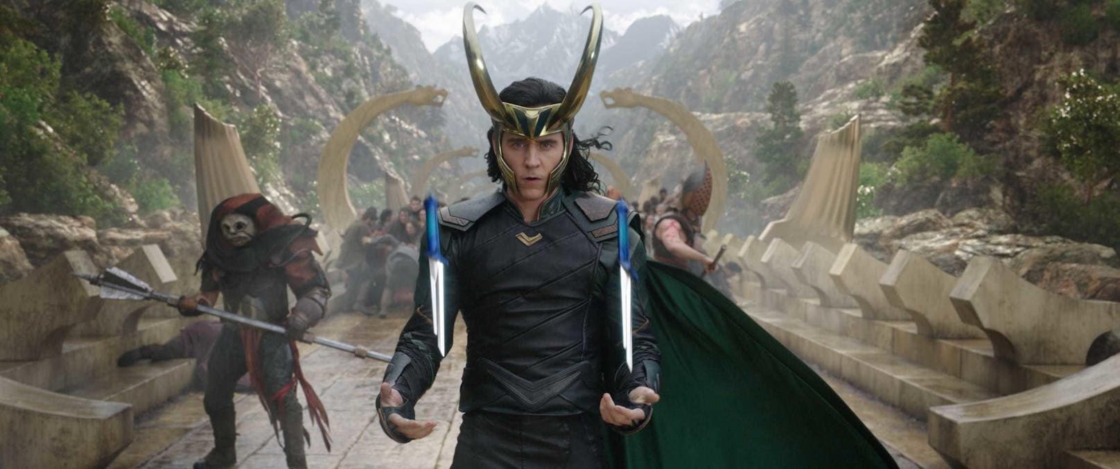 Loki ohne Zepter aber mit Waffen