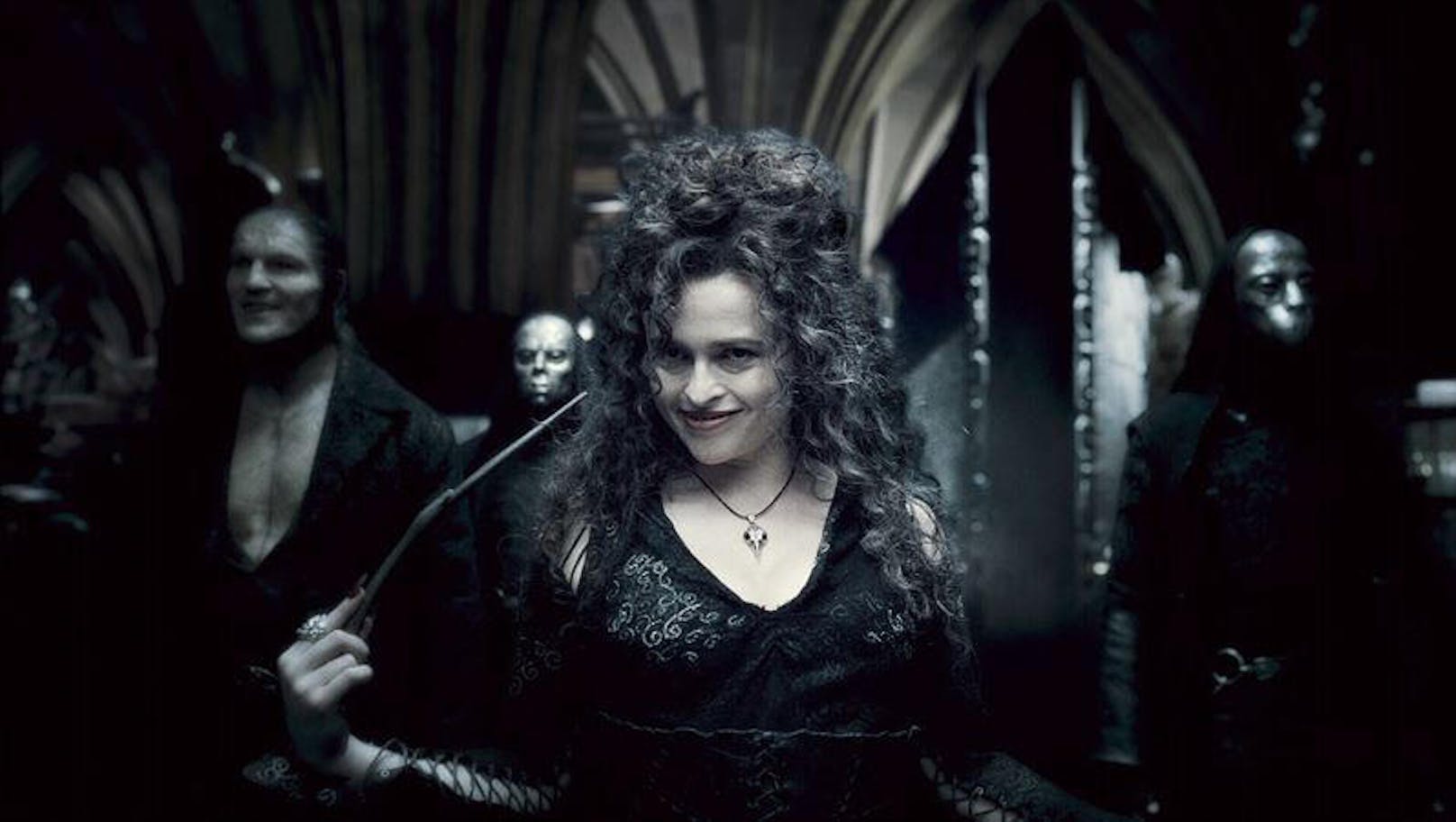 ... Bellatrix Lestrange (Helena Bonham Carter), einer der fiesesten Hexen im Gefolge Lord Voldemorts, verwandt ist, bleibt vorerst unklar. Wahrscheinlich ist es nicht: Bellatrix ist eine zugeheiratete Lestrange; ihr reinblütiger Magierinnen-Stammbaum könnte aber dennoch zu Leta zurückführen.