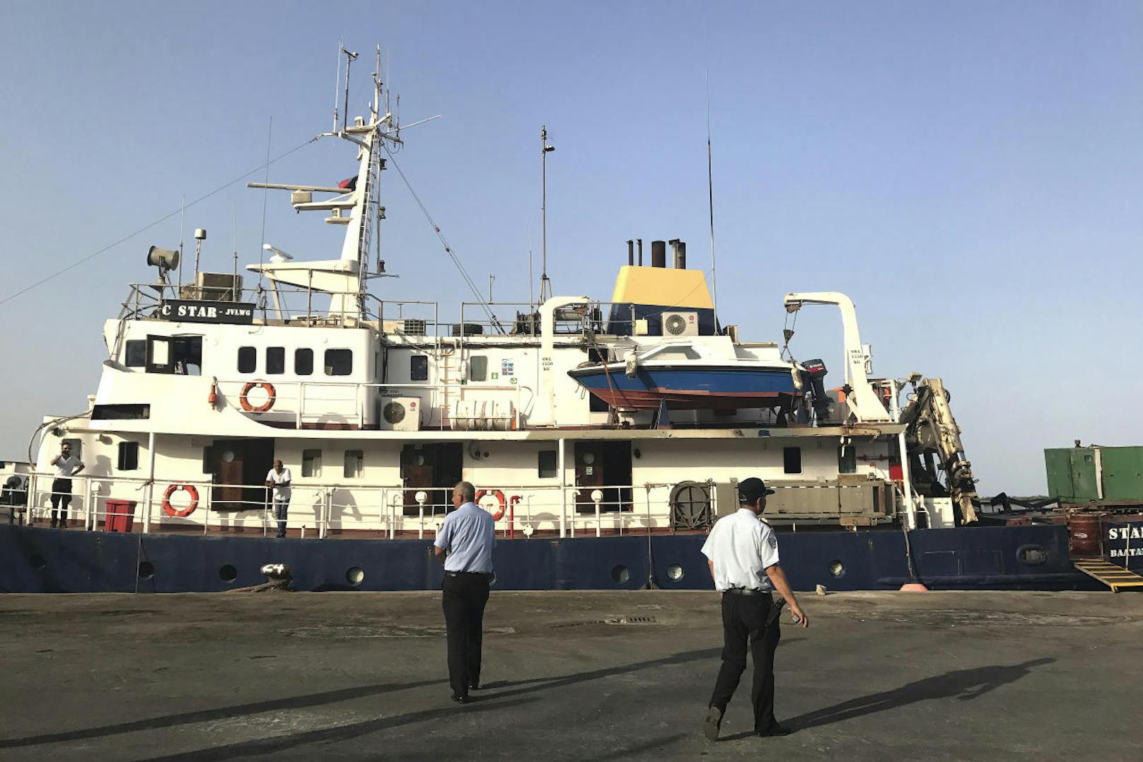 Einige der Crew-Mitglieder aus Sri Lanka beantragten in Zypern Asyl. Sie hatten für die Überfahrt bezahlt.