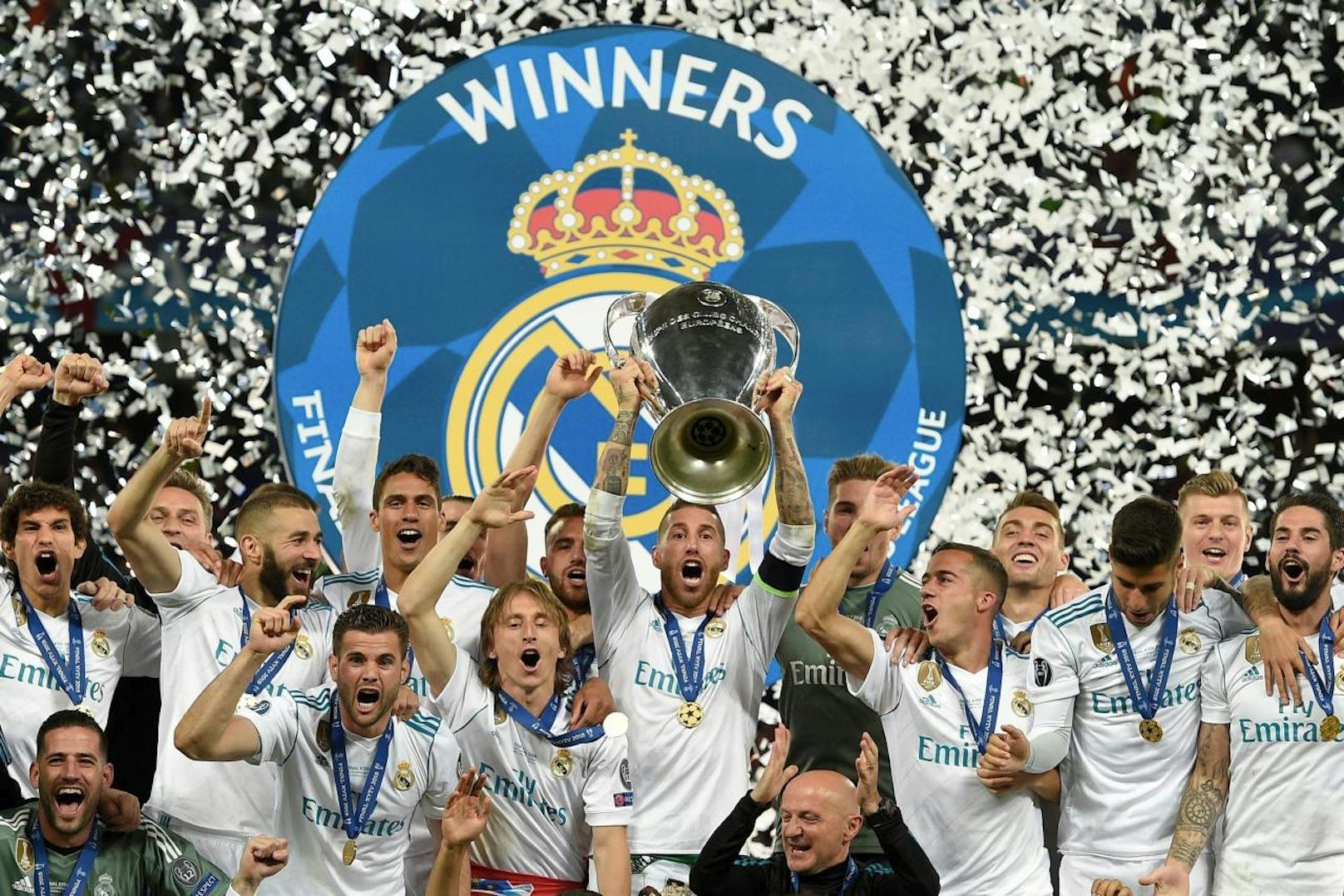 <b>Das Champions-League-Finale im Rückblick:
</b>Real-Kapitän Sergio Ramos stemmt die Champions-League-Trophäe in die Luft.