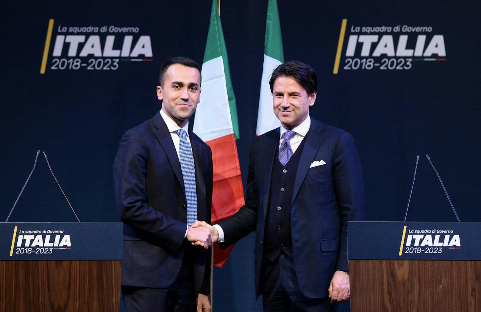 Luigi di Maio (l.), Chef der 5 Sterne Partei, mit seinem Wunschkandidaten für das Amt des Premiers, Giuseppe Conte