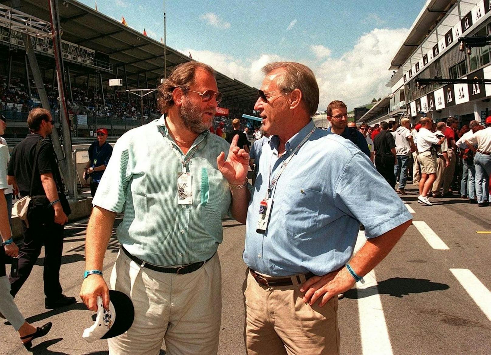Hannes Kartnig und Trainer Helmut Senekowitsch beim Ausflug zur Formel 1.