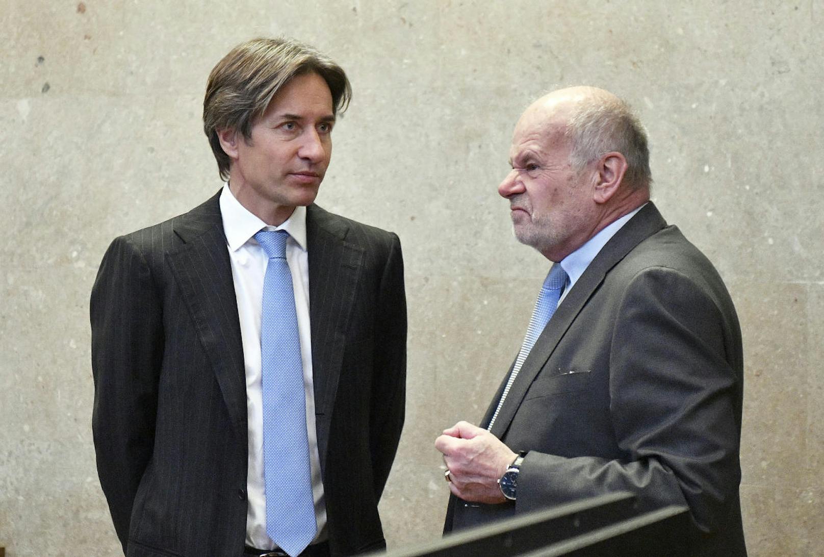 Der Angeklagte Ex-Finanzminister Karlheinz Grasser (l.) und sein Anwalt Manfred Ainedter