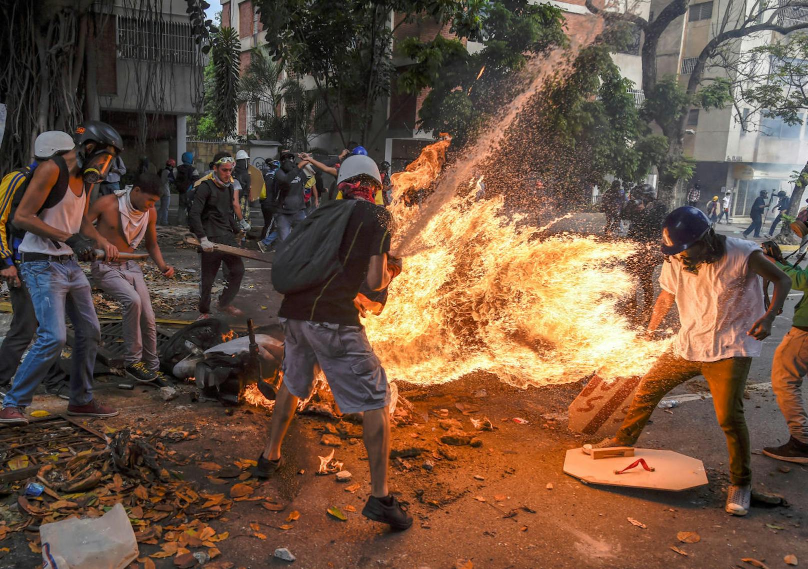 Im sozialistisch regierten Venezuela herrscht eine schwere Wirtschaftskrise. Die Unruhen gehen weiter.
