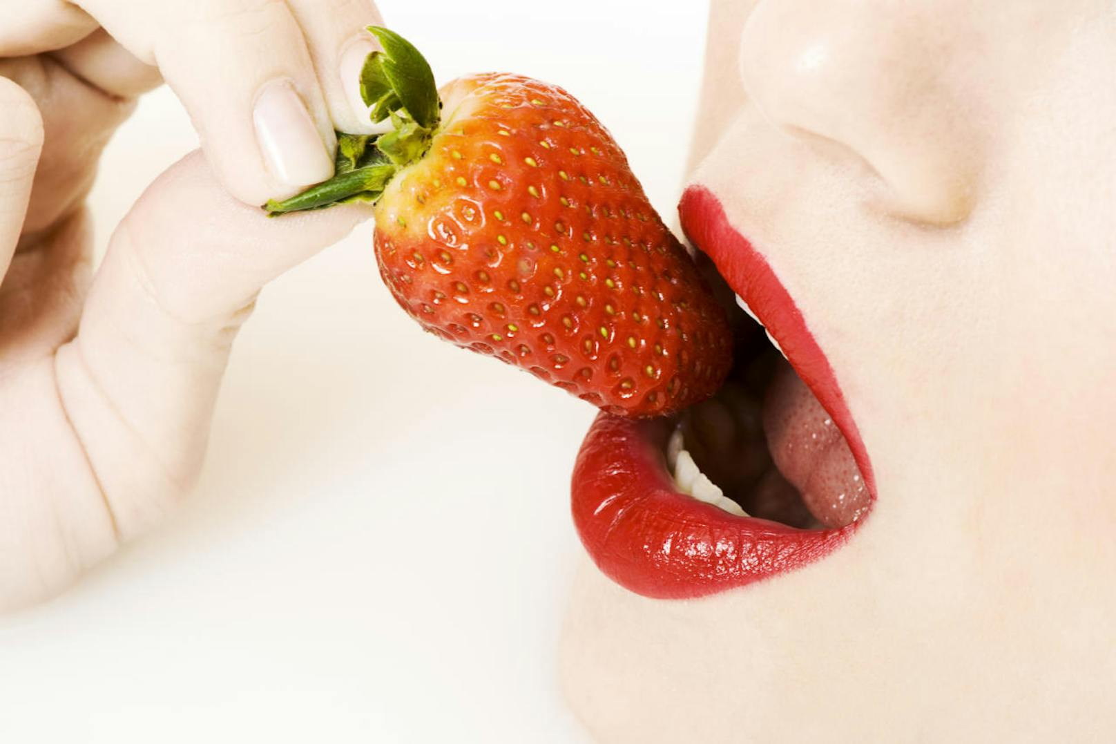 Die beliebten Erdbeeren kommen bei 100 g hingegen schon auf 5,5 g Kohlenhydrate.