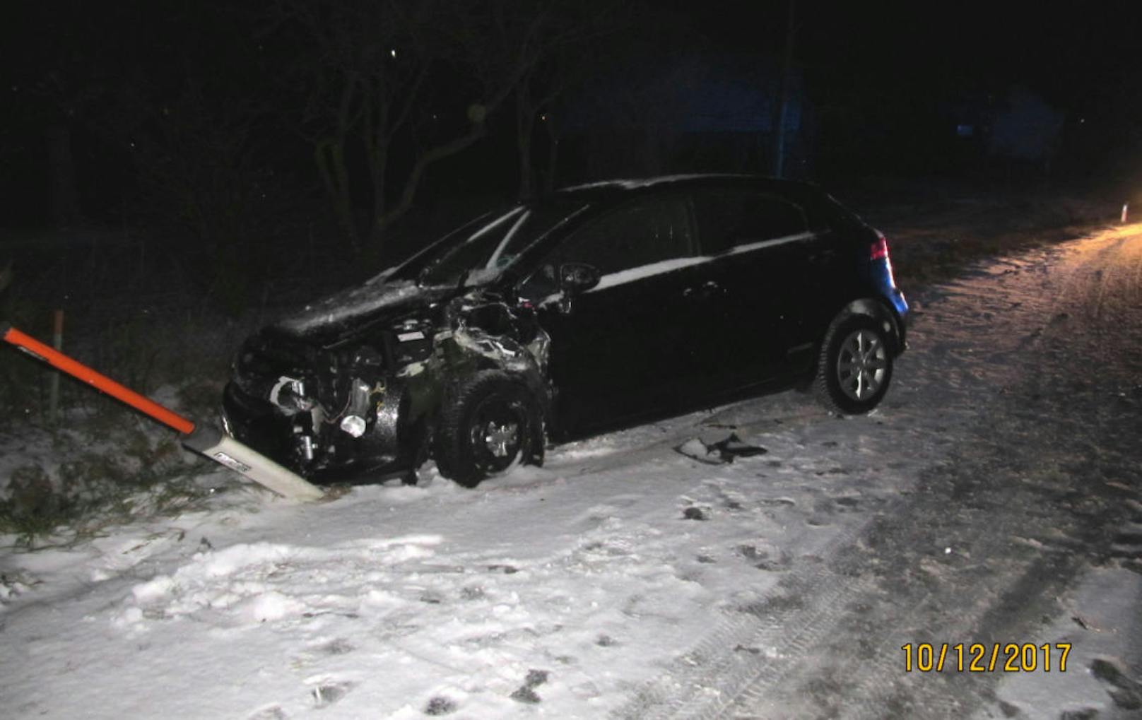 In Lambrechten kam es aufgrund der schneeglatten Fahrbahn zu einem Unfall.