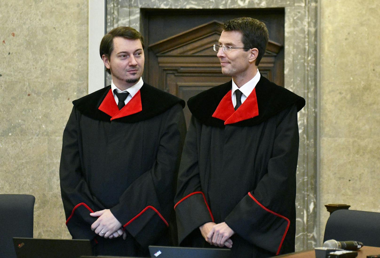 Die Staatsanwälte Alexander Marchart und Gerald Denk am 19. September 2018 bei der Fortsetzung des Strafprozesses gegen Ex-Finanzminister Grasser.