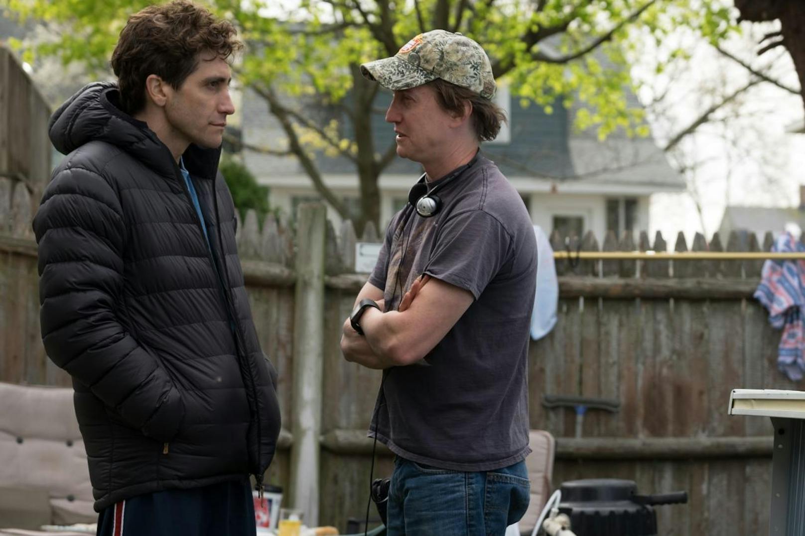 Jake Gyllenhaal und Regisseur David Gordon Green am Set von "Stronger". 