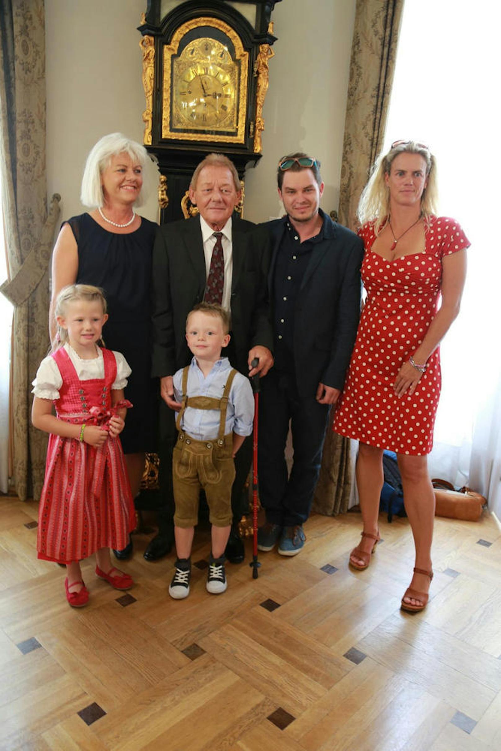 Wolfgang Ambros mit Frau Uta (li.), Ex-Frau Anne, Sohn Matthias und den Zwillingen Sebastian und Rosalie