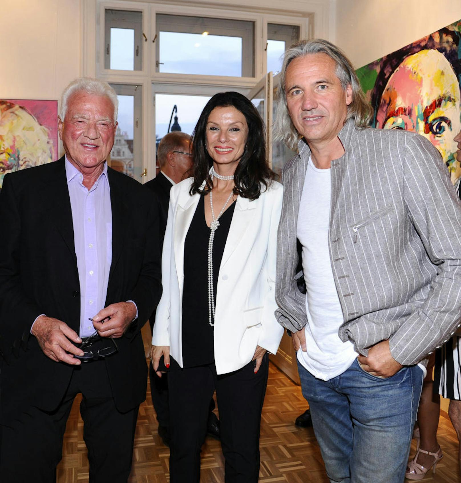 Frank Stronach, Sonja Klima und Künstler VOKA in der der Galerie Hartinger