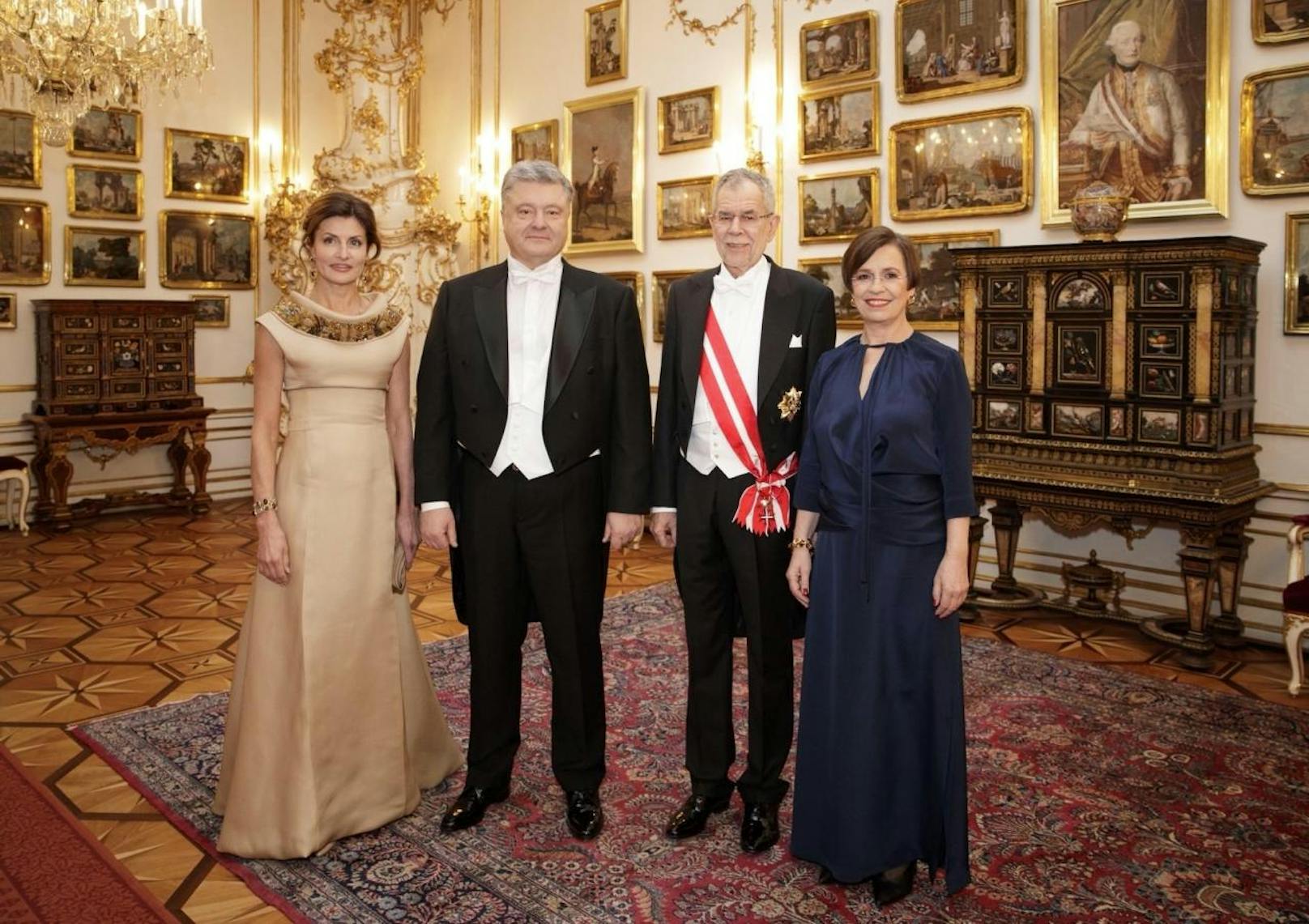 Alexander Van der Bellen und Doris Schmidauer mit dem ukrainischen Staatschef Petro Poroschenko und dessen Frau.