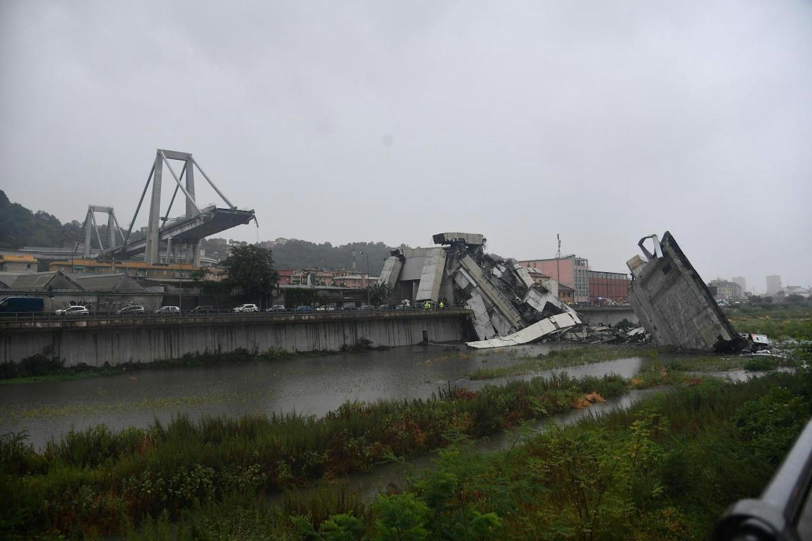 Katastrophe in Genua: Eine Autobahnbrücke ist am 14. August 2018 ohne Vorwarnung in sich zusammengestürzt und hat mehrere Fahrzeuge in die Tiefe gerissen.