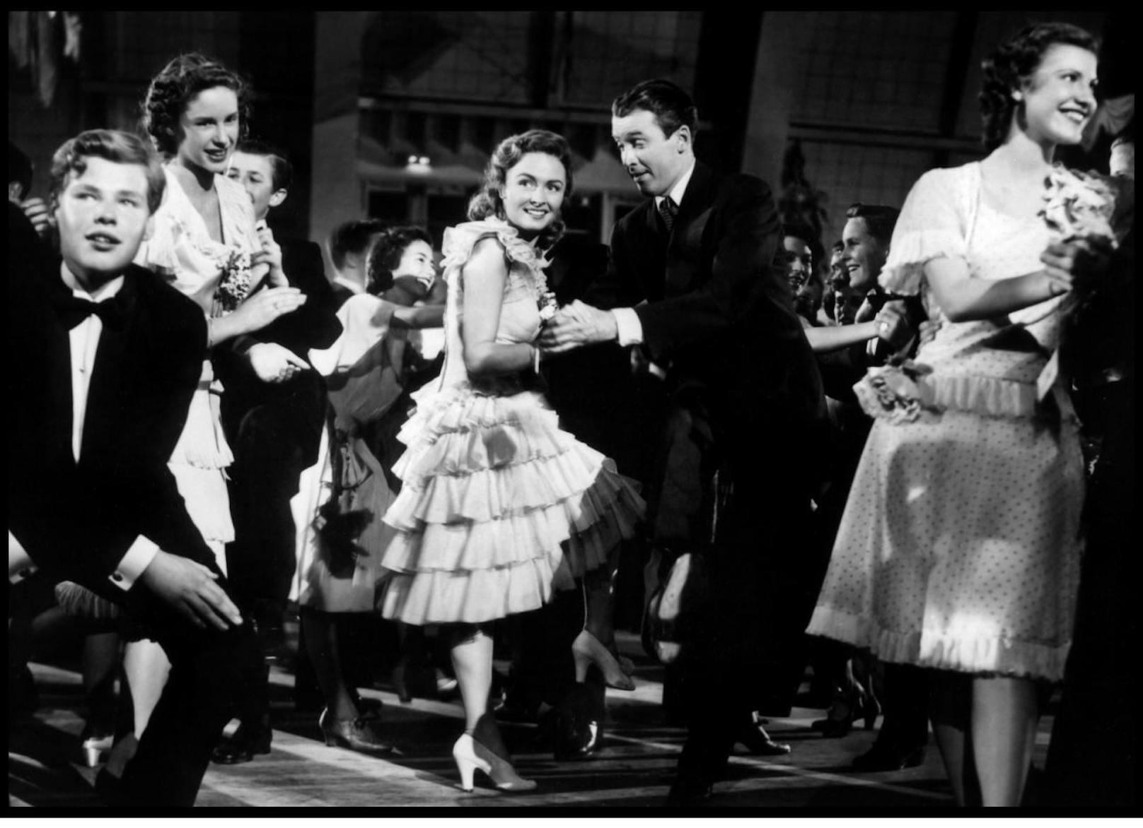 22.50 Uhr, Servus TV: "Ist das Leben nicht schön?". 1946. George Baileys verliert in der Weihnachtsnacht wegen eines Missgeschicks seinen Lebensmut verliert und will von der Brücke stürzen. Doch dann wird er von einem Engel gerettet. Mit James Stewart und Donna Reed.