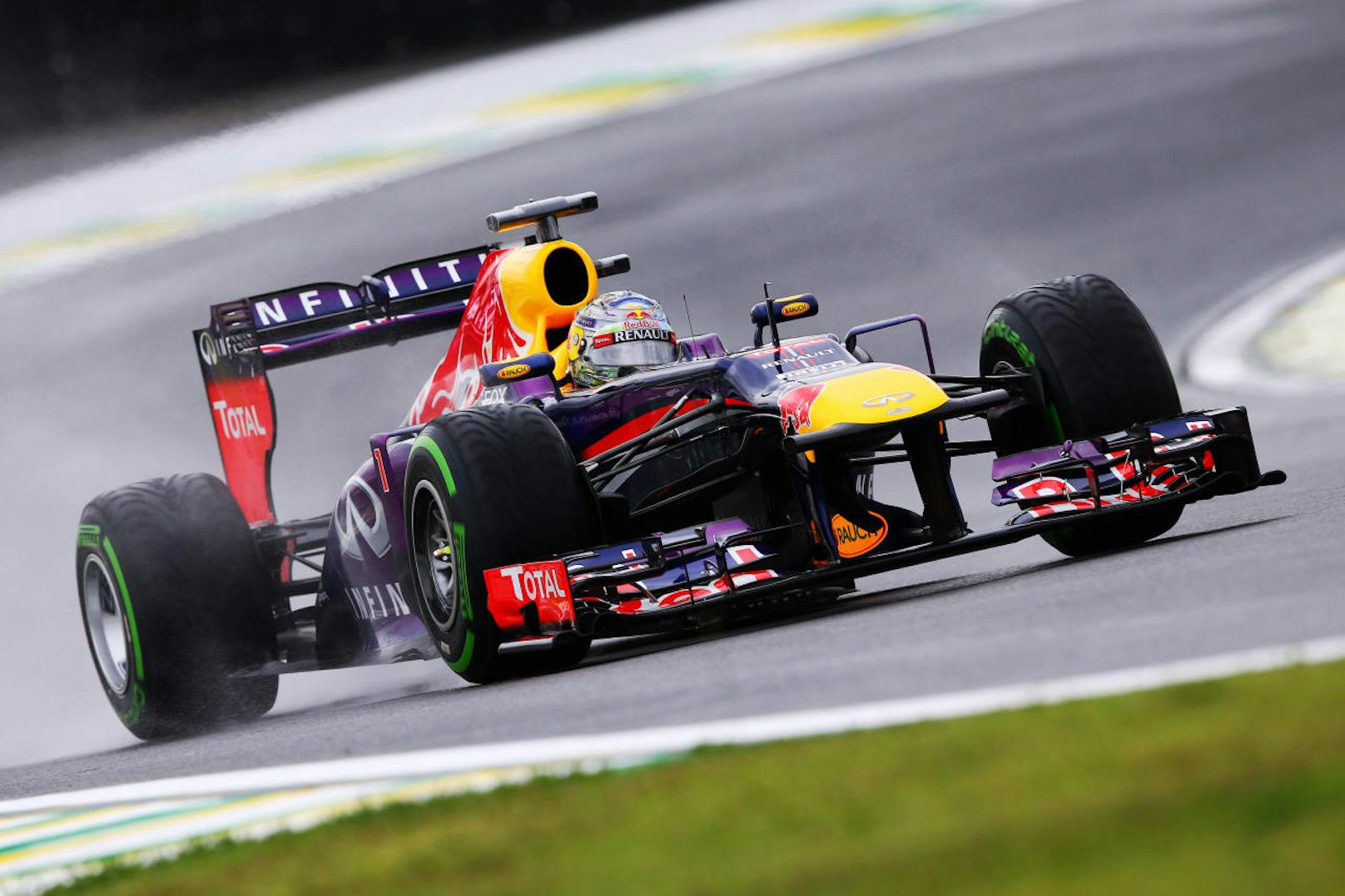 <b>Formel 1:</b> Sebastian Vettel feierte in der Saison 2013 die längste Siegesserie der Formel-1-Geschichte - neun Erfolge im Red-Bull-Boliden en Suite.