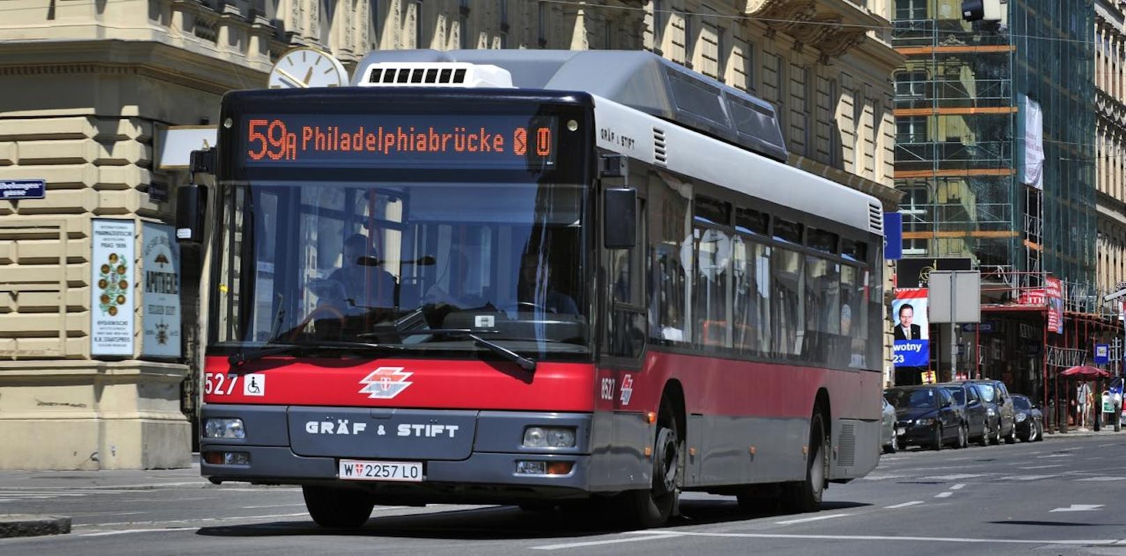 Linienbus der Linie 59A in der Operngasse. (Johannes Zinner)