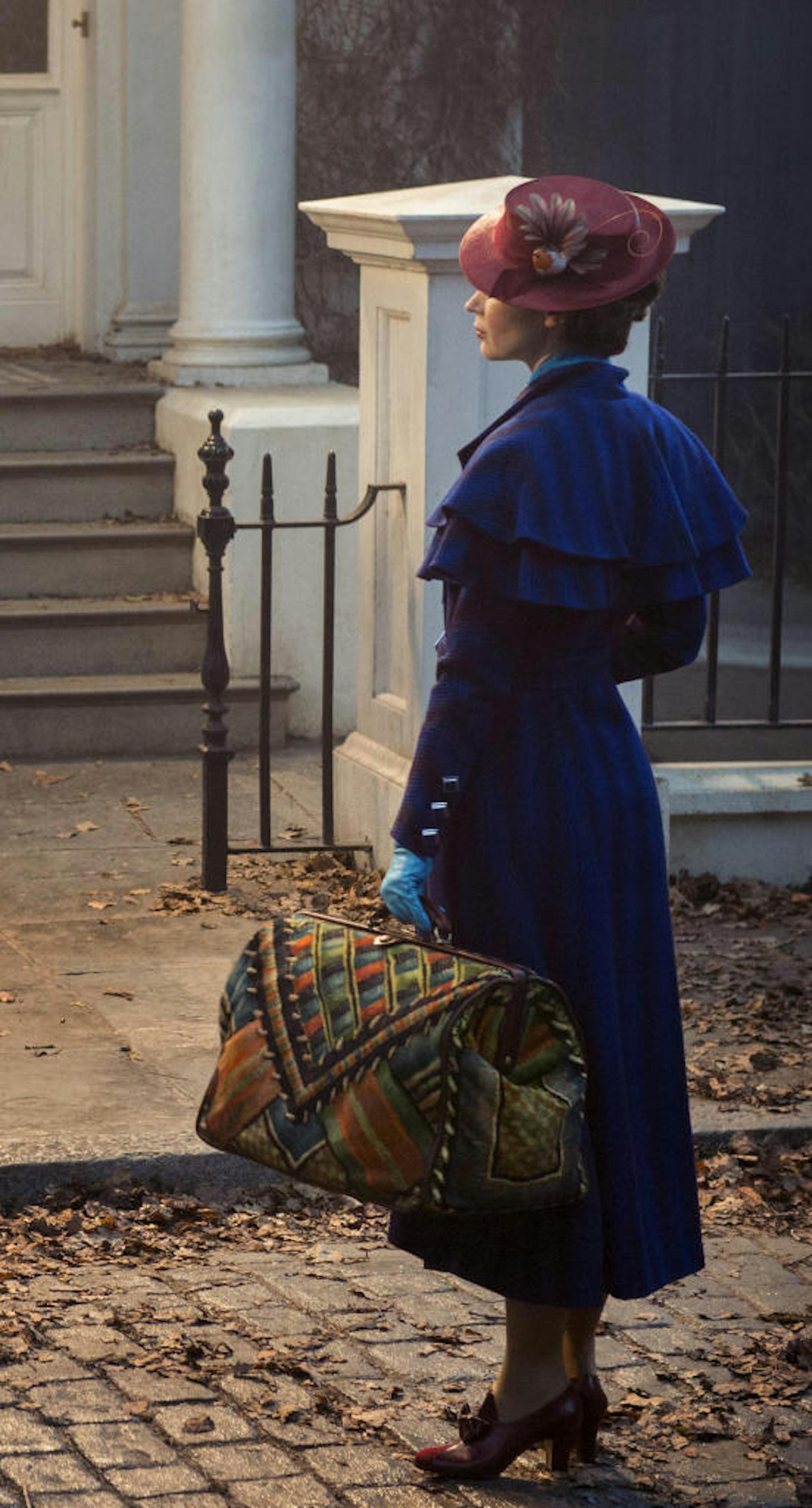 Mary Poppins (Emily Blunt) kehrt zum Haus der Banks zurück, um ihren inzwischen erwachsenen Schützlingen Michael und Jane zu helfen. 