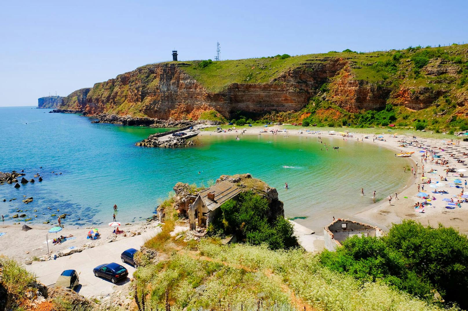 <b>Fakt 3:</b> Hier werden Urlauber schnell ungewollt zu Parksündern: Eine griechische Parkregel besagt, dass Halteverbotsschilder mit einer senkrechten Linie an "ungeraden" Monaten gelten (Januar, März, Mai, Juli, September und November). Verbotsschilder mit zwei senkrechten Linien gelten hingegen an "geraden" Monaten (Februar, April, Juni, August, Oktober und Dezember).