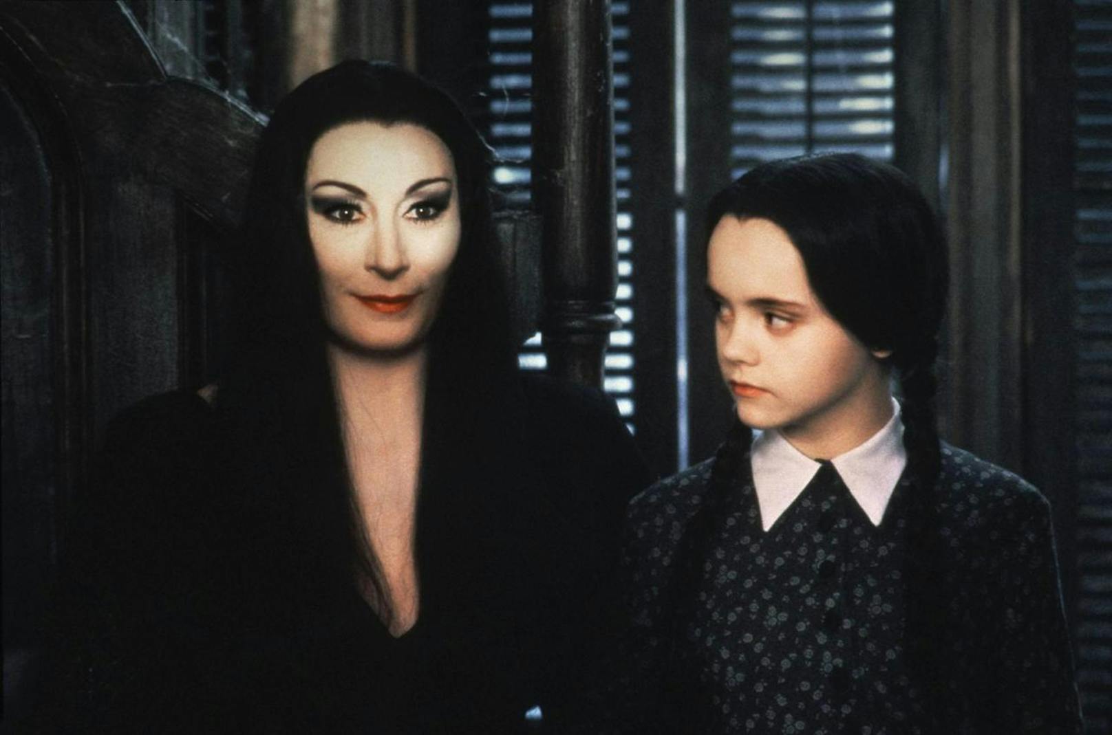 The Addams Family : Morticia und Wednesday