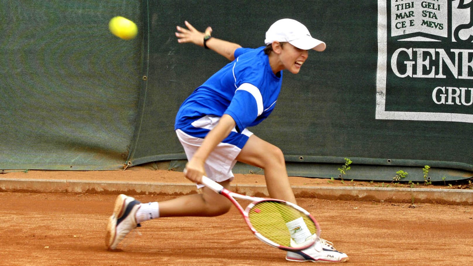 Dominic Thiem wurde am 3. September 1993 in Wiener Neustadt geboren. Seine Eltern Wolfgang und Karin sind Tennislehrer. Früh schlägt er Bälle gegen die Hausmauer. Das Bild zeigt ihn 2006 beim Generali Bambini Cup.