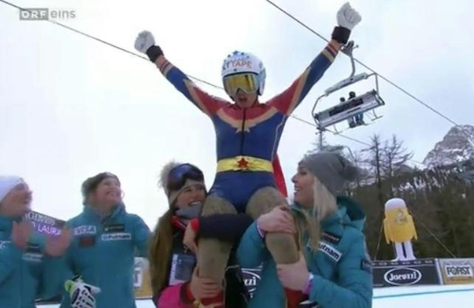 Julia Mancuso verabschiedete sich im Wonderwoman-Kostüm vom Ski-Zirkus.