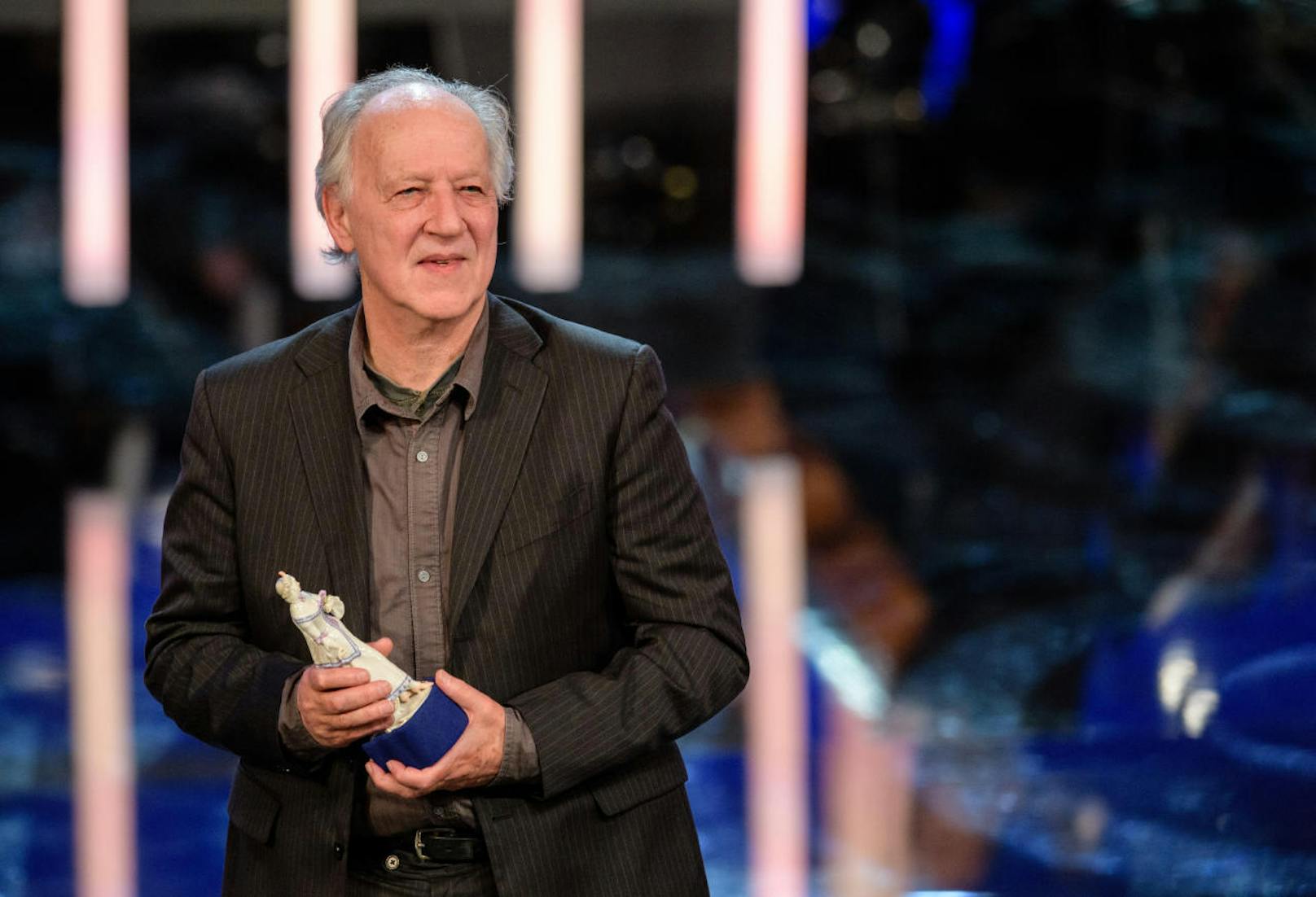 Werner Herzog ist vielfach ausgezeichnet (hier mit dem Ehrenpreis bei den Bayerischen Filmpreisen). Er ist 76. Der Kultregisseur wird vor Star Wars wieder einmal vor statt hinter der Kamera stehen.