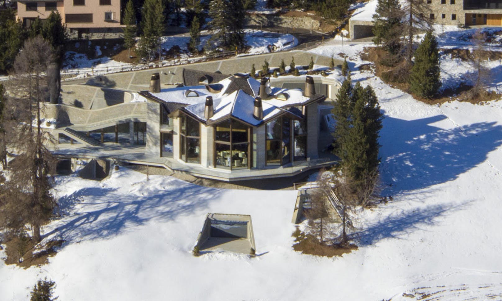 Die Luxusvilla am Suvretta-Hang hat einen direkten Zugang zu Skipiste.