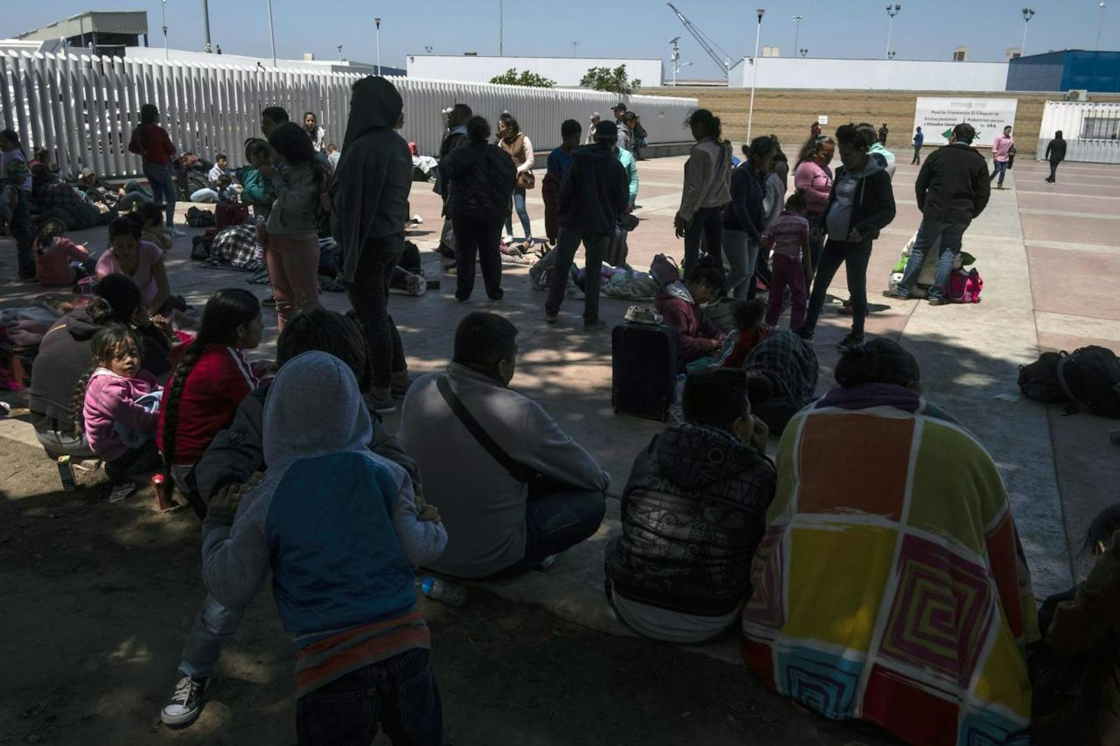 Anlass sind tausende hauptsächlich aus Honduras stammende Migranten, die sich derzeit auf dem Weg in Richtung USA befinden.