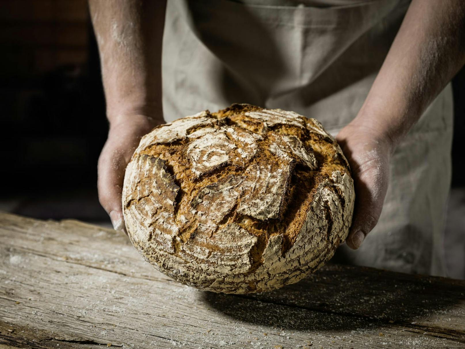 Wasser, Mehl und Salz. So einfach ist das - und trotzdem ist selbstgemachtes Brot so viel mehr als das.