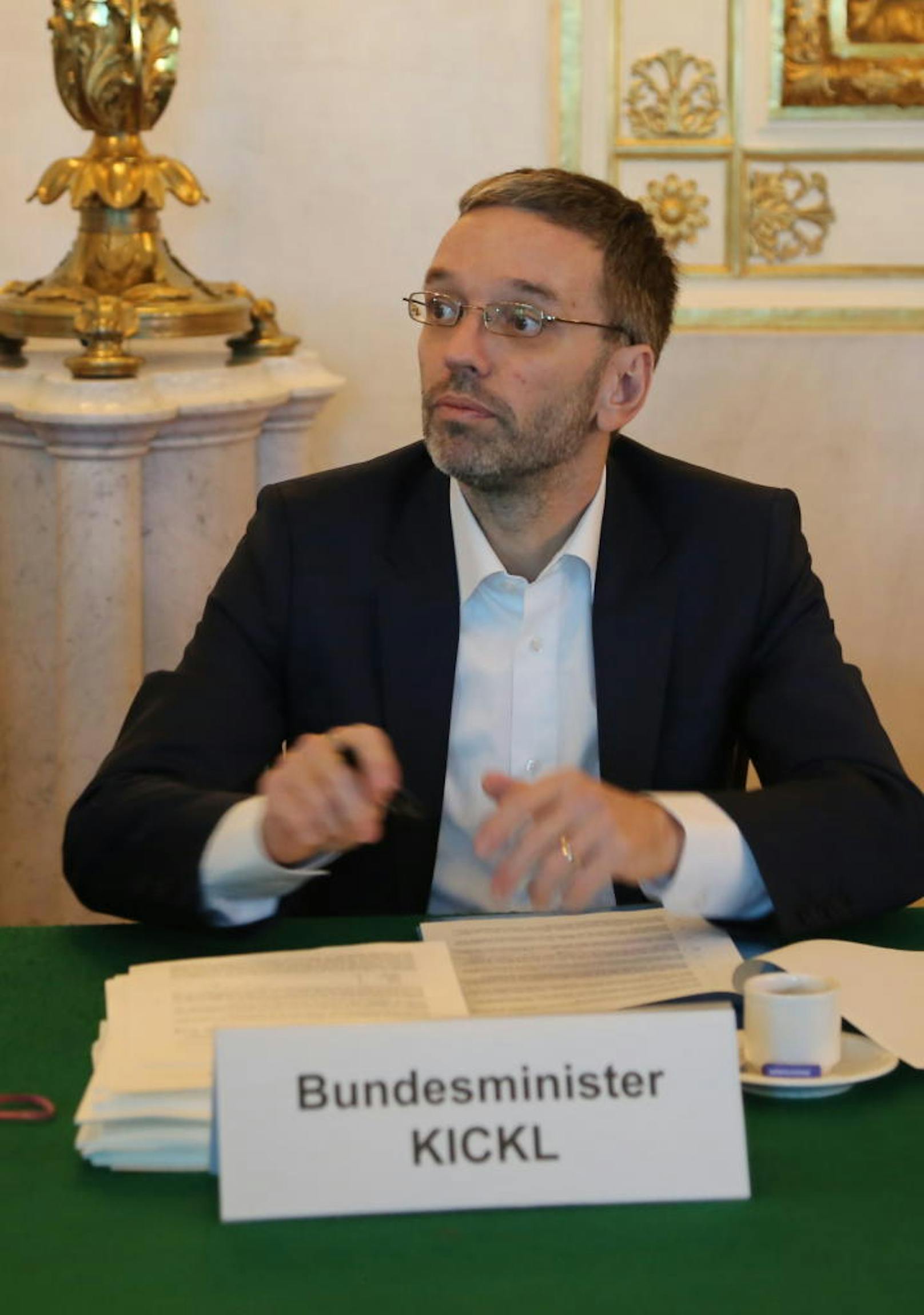 <b>Herbert Kickl</b> (FPÖ) ist Bundesminister für Inneres der Republik Österreich. 28 von 100 Österreicher wussten das nicht.