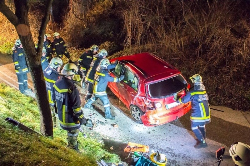 Der Verletzte wurde vom Roten Kreuz versorgt und abtransportiert.