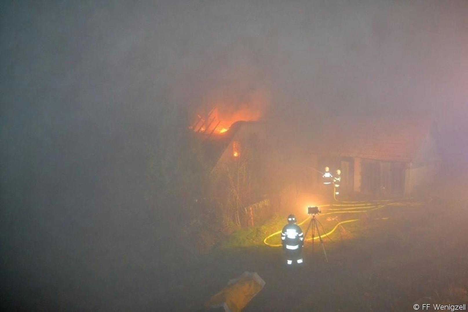 Bei einem Wohnhausbrand in Waldbach kam ein 47-jähriger Mann ums Leben.