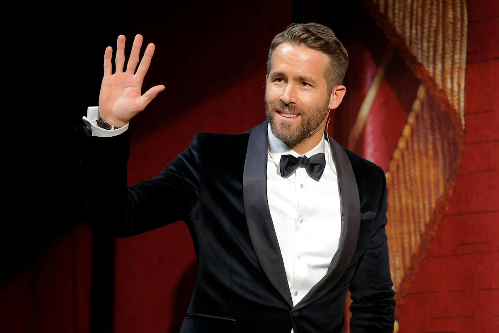 Ryan Reynolds strahlt immer, wenn Kristan Serafino vorher Hand angelegt hat. Schließlich muss ein Bärtchen richtig gestutzt sein.
